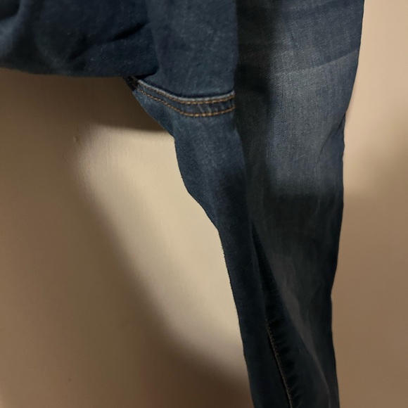 Classic Blue Women’s Jeans - Picture 4 of 9